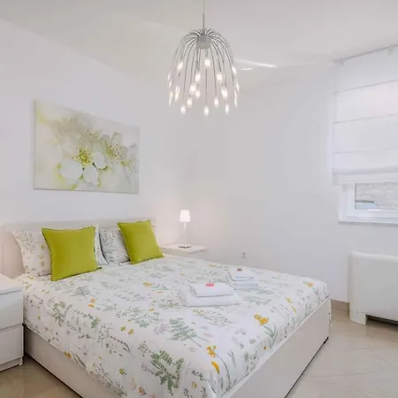 In Insel Krk 13004 Malinska