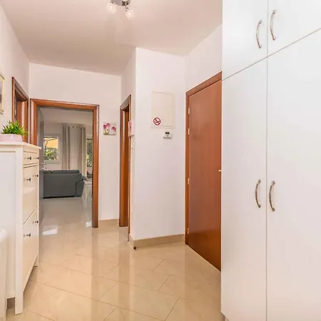 Apartment In Insel Krk 13004 Malinska