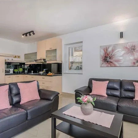 Apartment In Insel Krk 13004 Malinska